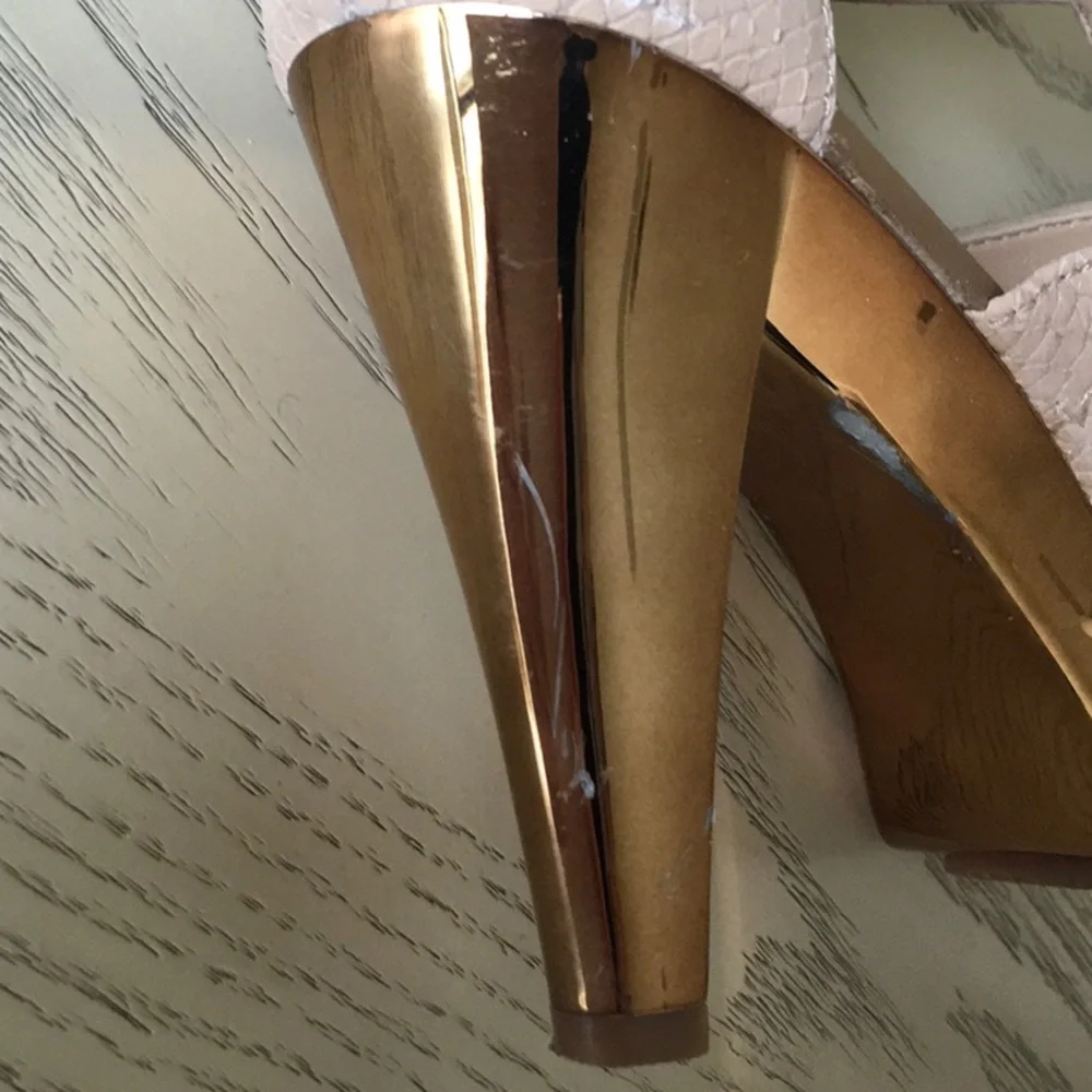 🫶🏻 Michael KORS 7.5 Berkley T Strap Embossed Leather Shoes - Picture 5 of 8